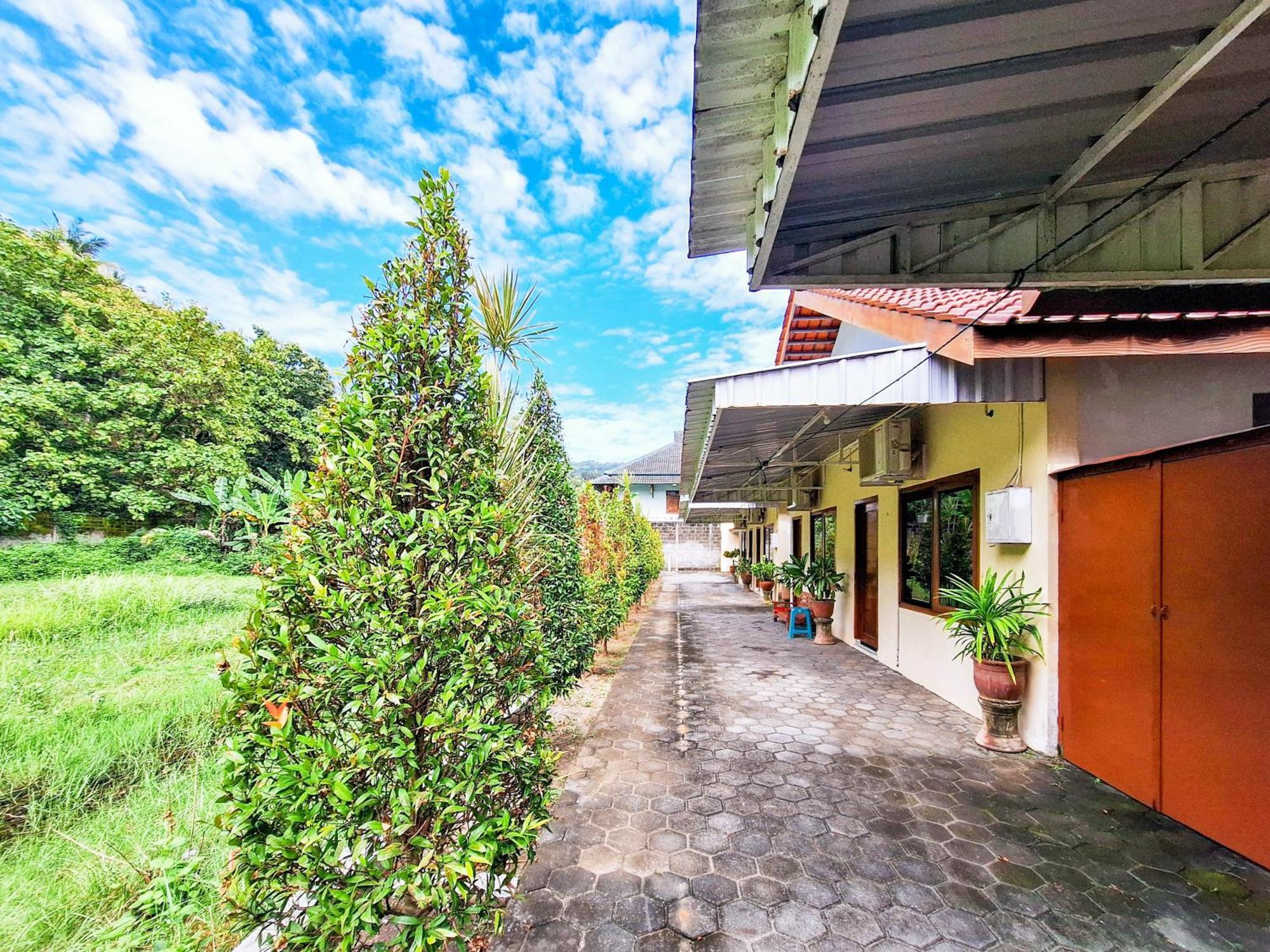 Hotel Family Syariah 1 Parangtritis Redpartner Экстерьер фото