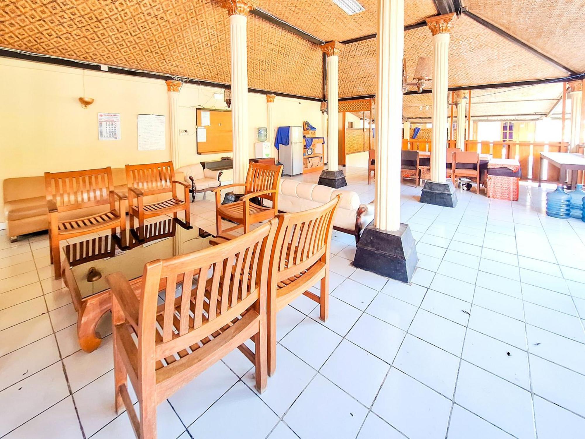 Hotel Family Syariah 1 Parangtritis Redpartner Экстерьер фото